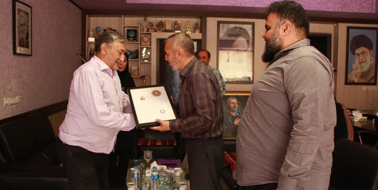 هنرمند موسیقی مقامی خراسان‌شمالی نشان درجه ۲ هنری کشور را دریافت کرد