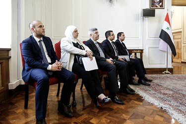 هیات همراه وزیر امور خارجه سوریه در کنفرانس خبری 