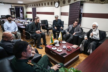 دیدار حجت‌الاسلام عبدالله حاجی‌ صادقی نماینده ولی فقیه در سپاه پاسداران با پیام تیرانداز و مدیران خبرگزاری فارس