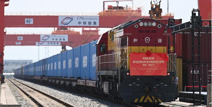 حرکت اولین قطار باری با 50 کانتینر پنل خورشیدی از چین به ازبکستان