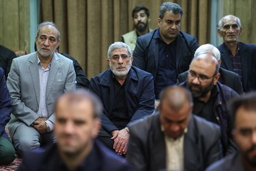سردار اسماعیل قاآنی فرمانده نیروی قدس سپاه و لطف الله فروزنده معاون شهردار تهران در مجلس ترحیم آیت‌الله حاج شیخ یدالله رحیمیان