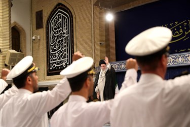 دیدار کارکنان و خانواده‌های ناوگروه ۸۶ ارتش با رهبر انقلاب