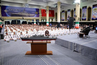 دیدار کارکنان و خانواده‌های ناوگروه ۸۶ ارتش با رهبر انقلاب