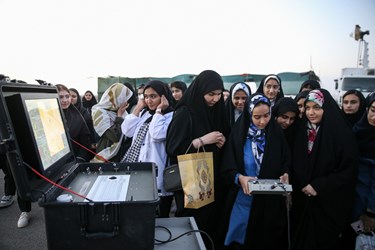 بازدید دانش آموزان از سایت پهپادی کاشان