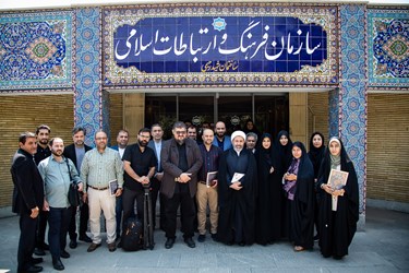 عکس یادگاری رئیس سازمان فرهنگ و ارتباطات اسلامی با اصحاب رسانه به مناسبت گرامیداشت روز خبرنگار