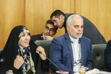 نخستین نشست خبری سه جانبه تیم اقتصادی دولت