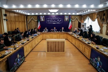 نخستین نشست خبری سه جانبه تیم اقتصادی دولت