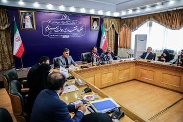 نخستین نشست خبری سه جانبه تیم اقتصادی دولت