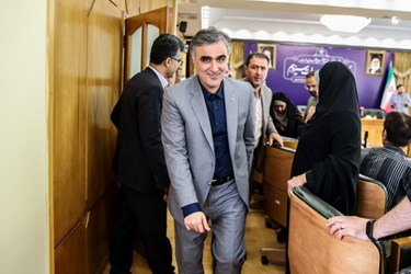 محمدرضا فرزین رئیس کل بانک مرکزی 