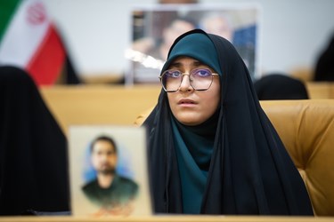 دختر شهید مدافع حرم هادی باغبانی در همایش بزرگداشت شهدای مدافع حرم