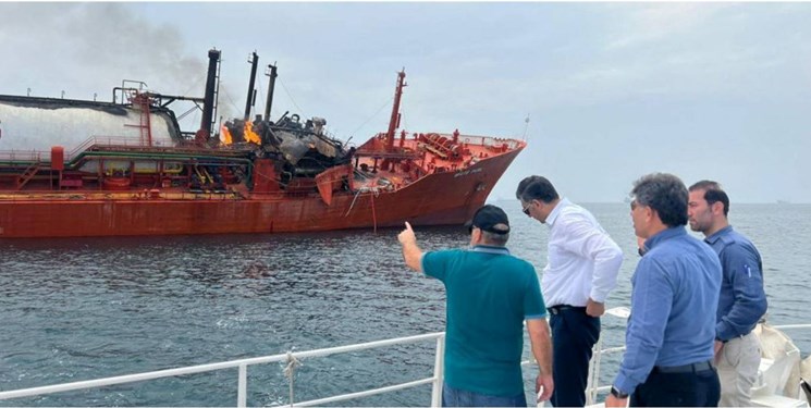 آخرین وضعیت  کشتی خارجی آتش گرفته در خلیج‌فارس