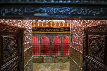 آئین غبار روبی ضریح امامزاده صالح(ع) توسط اصحاب رسانه