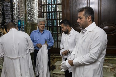 آئین غبار روبی ضریح امامزاده صالح(ع) توسط اصحاب رسانه