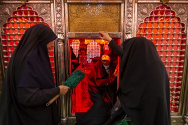 آئین غبار روبی ضریح امامزاده صالح(ع) توسط اصحاب رسانه