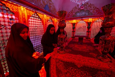 آئین غبار روبی ضریح امامزاده صالح(ع) توسط اصحاب رسانه