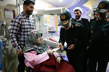 عیادت و تجلیل  از مادر پنج قلوها 
