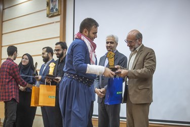 اهدای جوایزبه نفرات برگزیده چهاردهمین المپیاد دانش آموزی فناوری نانو