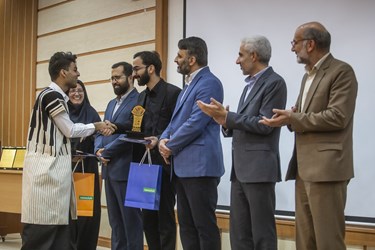 اهدای جوایزبه نفرات برگزیده چهاردهمین المپیاد دانش آموزی فناوری نانو