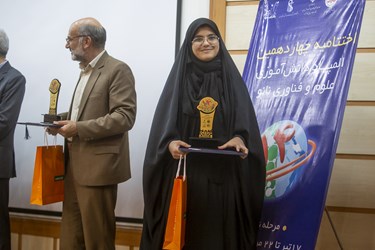 اهدای جوایزبه نفرات برگزیده چهاردهمین المپیاد دانش آموزی فناوری نانو