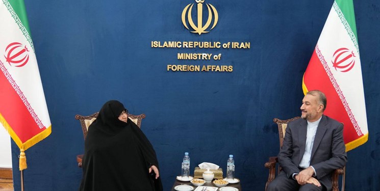 دیدار خانواده دیپلمات ربوده شده ایران در لبنان با امیرعبداللهیان