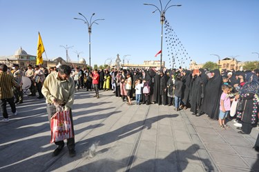پیکر شهید گمنام بر روی دستان پرمهر همدان