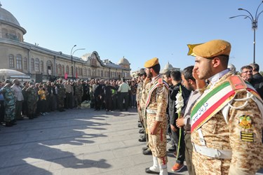 پیکر شهید گمنام بر روی دستان پرمهر همدان