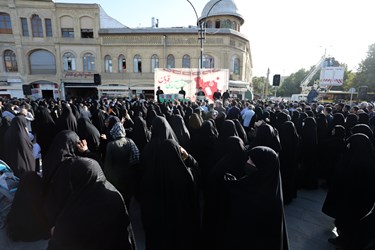 پیکر شهید گمنام بر روی دستان پرمهر همدان
