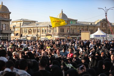 پیکر شهید گمنام بر روی دستان پرمهر همدان