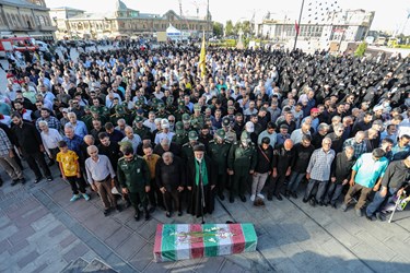 پیکر شهید گمنام بر روی دستان پرمهر همدان