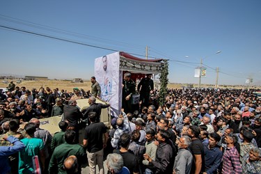 آئین تشییع و تدفین «شهید محمد جهانگیری» از شهدای حادثه تروریستی شاهچراغ(ع) در روستای کناره