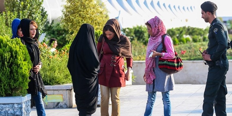 آیا قانون حجاب باعث حجاب‌گریزی مردم شده است؟