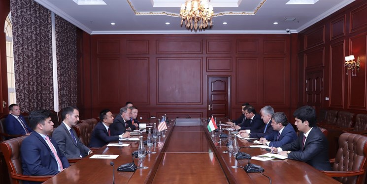 دیدار وزیر امور خارجه تاجیکستان با سناتور آمریکایی