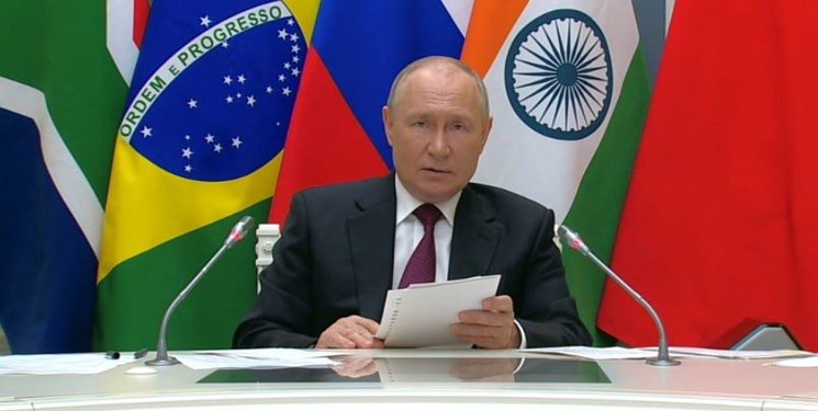 پوتین: روسیه در پی ممانعت از جنگ غرب علیه مردم دونباس است