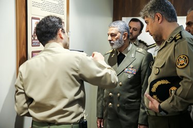 بازدید امیر سرلشکر سید عبدالرحیم موسوی فرمانده کل ارتش از موزه و نمایشگاه بهداشت و درمان ارتش در مراسم بزرگداشت روز پزشک