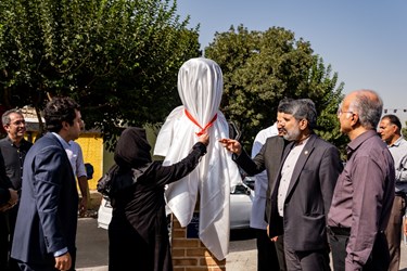 رونمایی از سردیس دکتر ضیاءالدین یزدیان