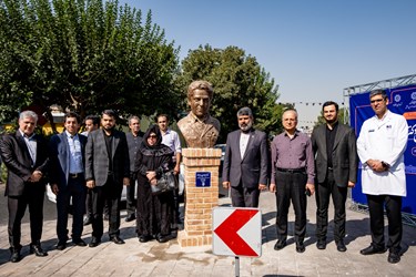 رونمایی از سردیس دکتر ضیاءالدین یزدیان