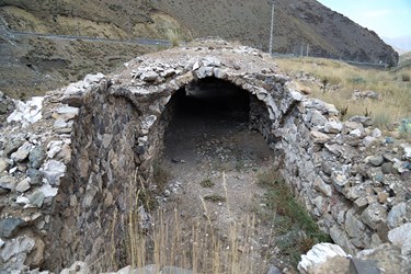 کاروانسرای سنگی صفویه در جاده چالوس 