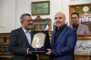 محمد باقر قالیباف رئیس مجلس شورای اسلامی و سید صولت مرتضوی وزیر تعاون، کار و رفاه اجتماعی در مراسم گرامیداشت هفته تعاون 