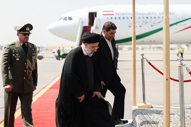 بازگشت رئیس جمهور از آفریقای جنوبی