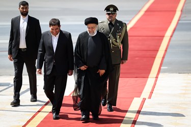 بازگشت رئیس جمهور از آفریقای جنوبی