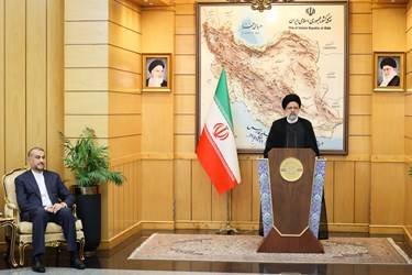 بازگشت رئیس جمهور از آفریقای جنوبی