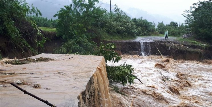 بارش سیل‌آسای پاییزی راه ۲ روستای مازندران را بست