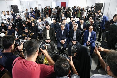  محمد اسلامی  رئیس سازمان انرژی اتمی کشور در حاشیه مراسم رونمایی از «رادیونوکلئید سزیم-۱۳۷» دستاوردهای هسته ای جدید ایران