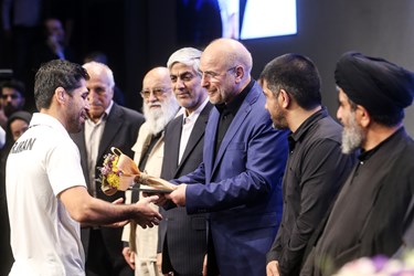 تقدیر از مدال آوران مسابقات جهانی نو جوانان و جوانان توسط محمدباقر قالیباف رئیس مجلس شورای اسلامی 