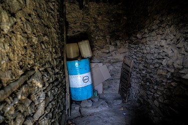 قبل از گازرسانی، مردم روستای وصی سفلی از بشکه های نفت برای ذخیره سوخت زمستان استفاده می کردند
