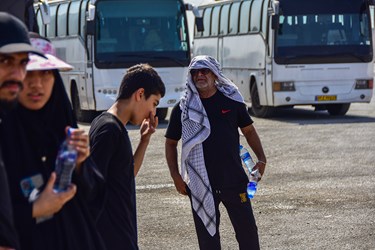 تأمین خودرو برای بازگشت زائران در مرز شلمچه