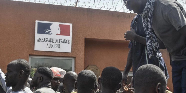 نیجر برای اخراج سفیر فرانسه به زور متوسل می‌شود