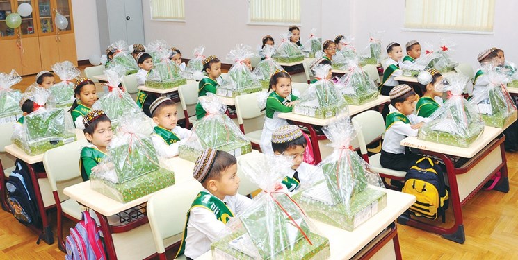 بش از 150  هزار دانش‌آموزان کلاس اولی ترکمنستان رایانه هدیه گرفتند