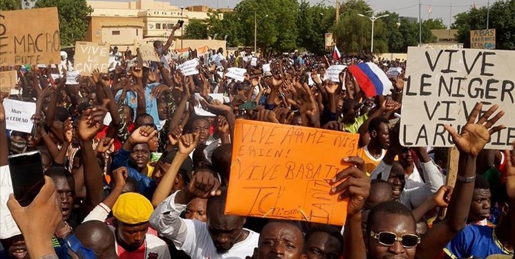 تظاهرات هزاران نفر از مردم نیجر علیه حضور نظامیان فرانسوی