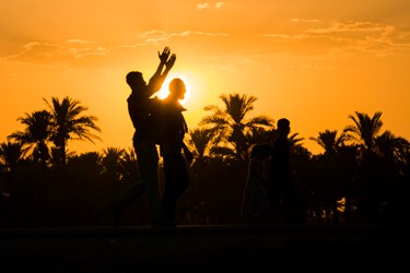 در هوایت بی‌قرارم روز و شب...